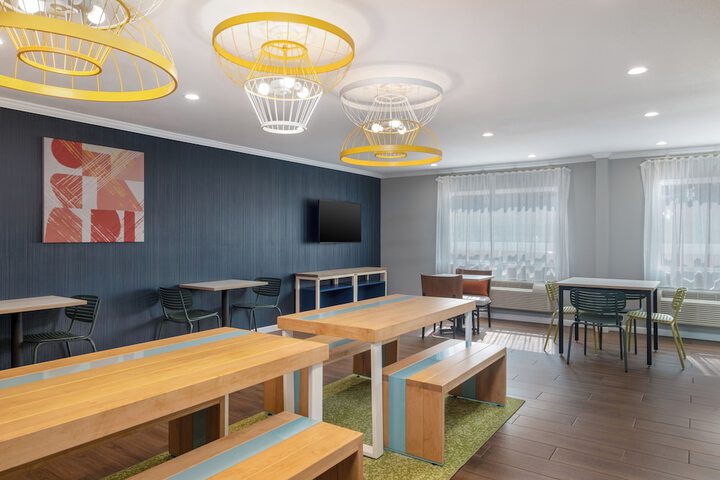 Spark by Hilton Springfield Eugene