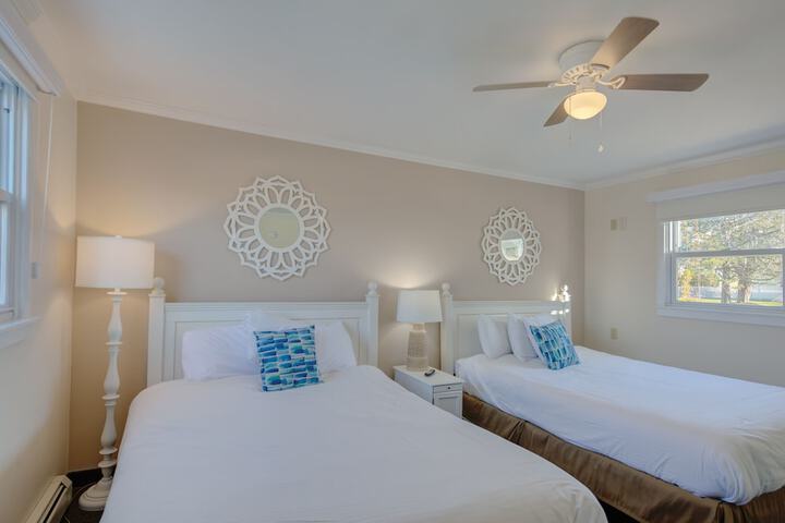 Room 2 of 10