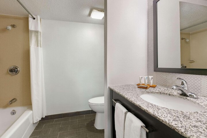 Room 14 of 28