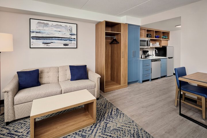 Candlewood Suites Burlington Conference Centre by IHG