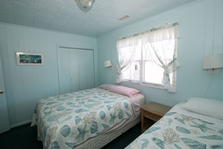 Room 121 of 199