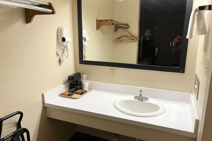 Room 20 of 33