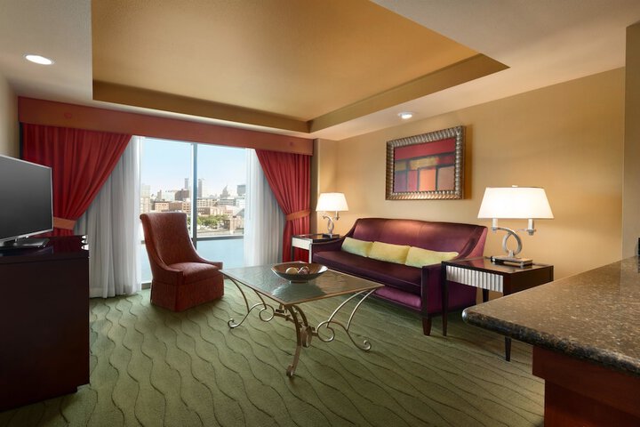Embassy Suites by Hilton E Peoria Riverfront Conf Center
