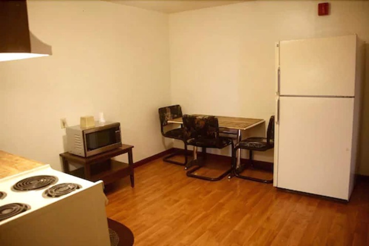 Room 10 of 32