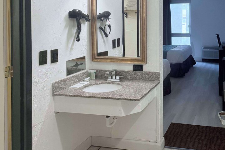 Room 2 of 5