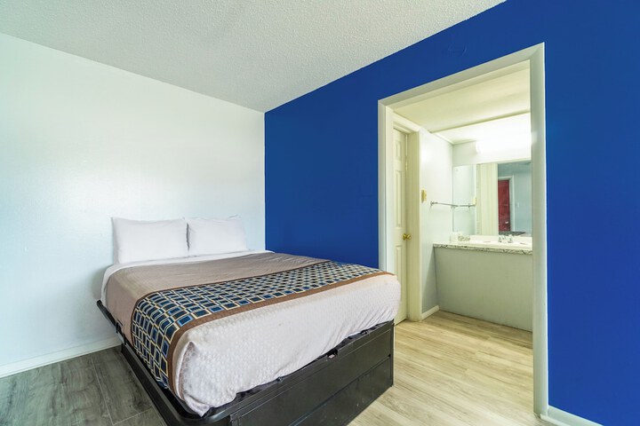 Room 55 of 76