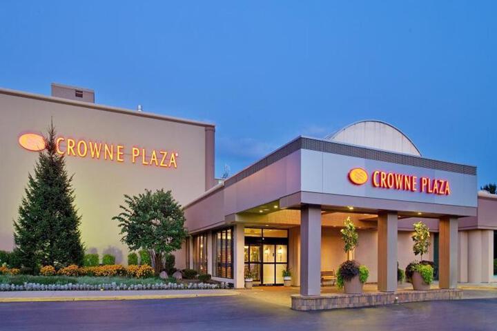 Crowne Plaza Chicago-Northbrook by IHG