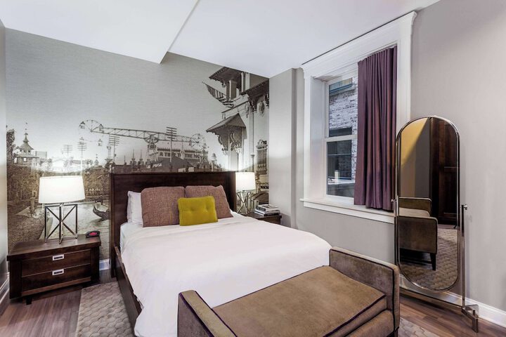 Room 32 of 44