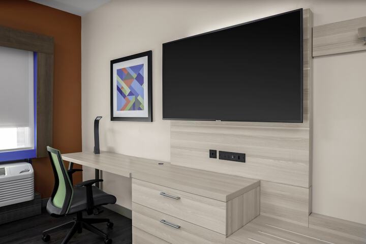 Room 28 of 48