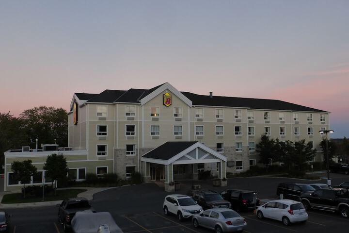 Super 8 by Wyndham Peterborough