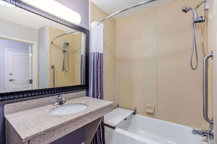 La Quinta Inn & Suites by Wyndham Fultondale Birmingham N