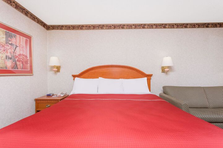 Room 9 of 16