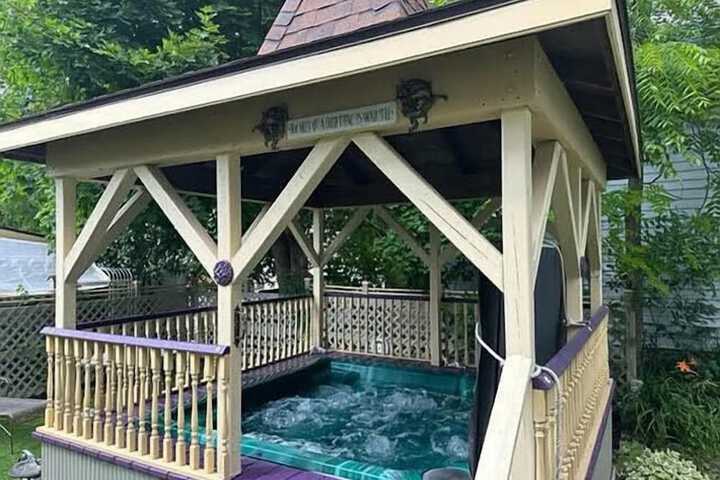 Secrets on Main Bed & Breakfast