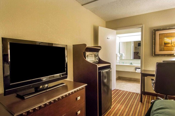 Room 32 of 37