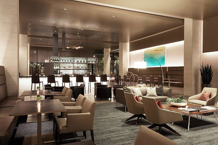Lounge 41 of 44