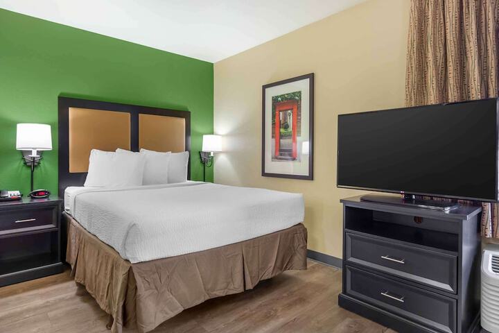 Room 25 of 29