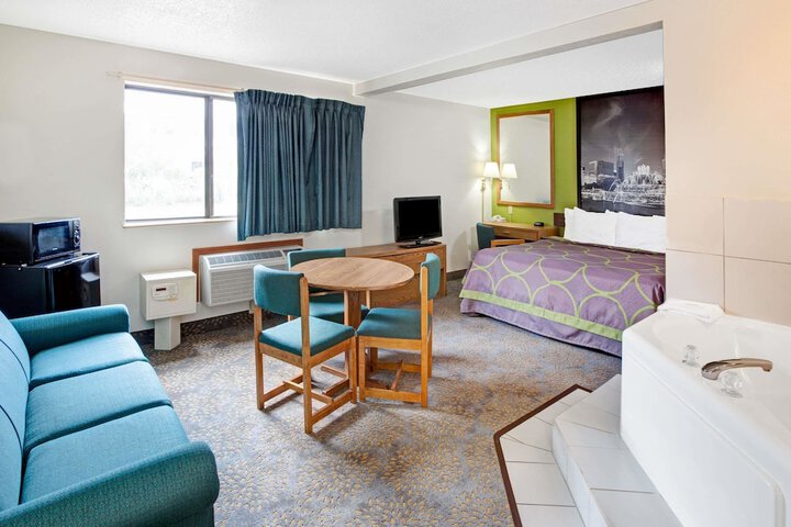 Super 8 by Wyndham Mokena / Frankfort /I-80
