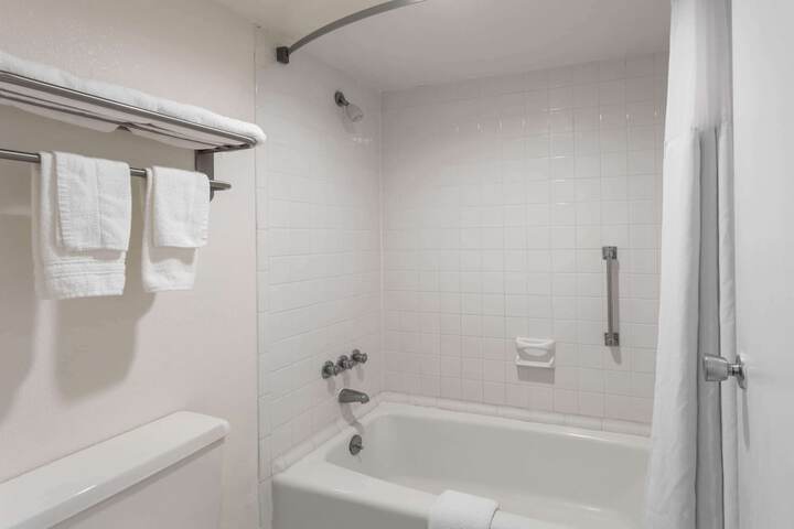 Room 33 of 67