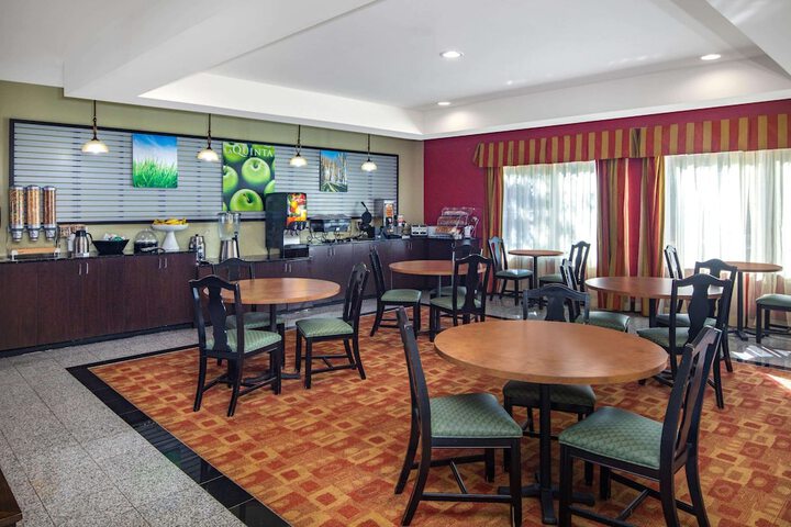 La Quinta Inn & Suites by Wyndham Atlanta-Union City