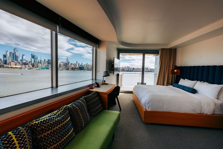 Room 42 of 103