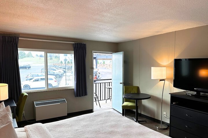 Room 8 of 38