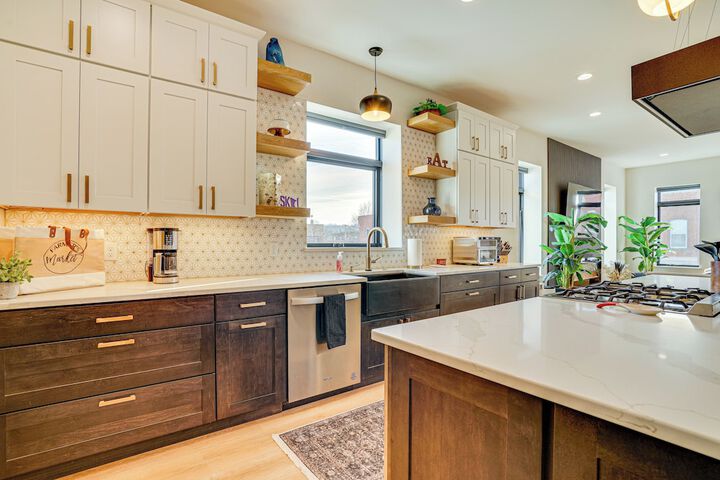 1 Block to Lake City Marina: Condo w / Rooftop Deck