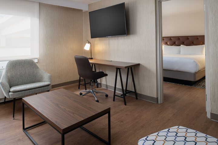 Room 13 of 33