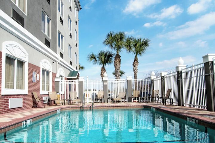 Country Inn & Suites by Radisson St. Petersburg - Clearwater, FL