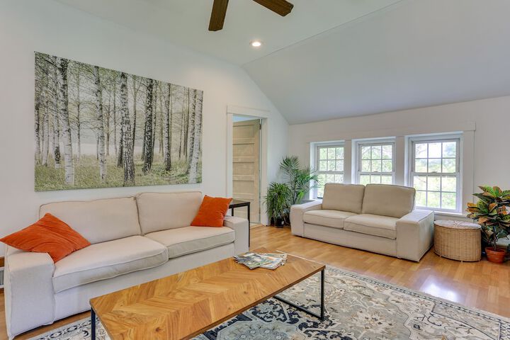 Quaint Goshen Apartment w / Patio!