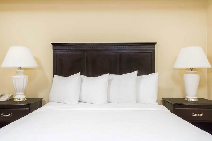 Hawthorn Extended Stay by Wyndham Columbus North