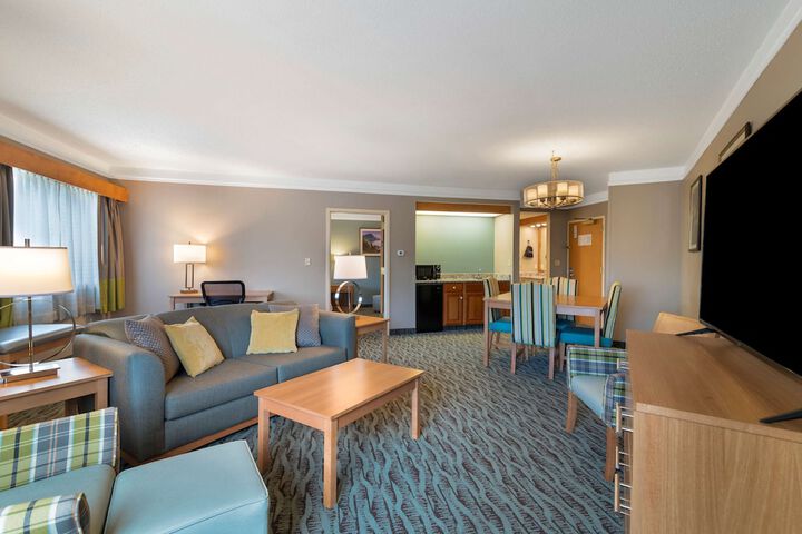 Best Western Plus Executive Court Inn & Conference Center