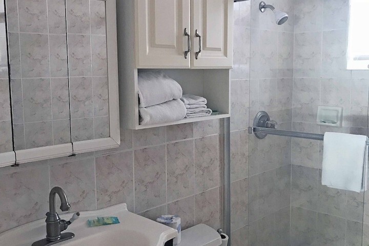 Room 103 of 184
