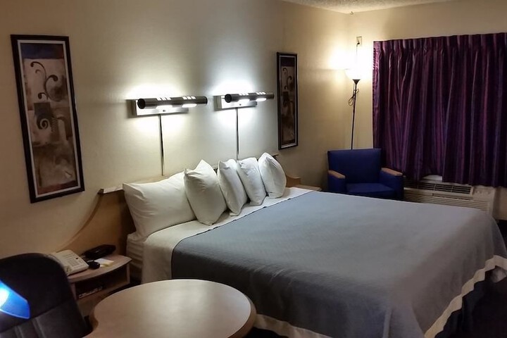 Room 10 of 33
