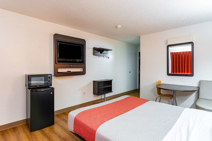 Room 11 of 31