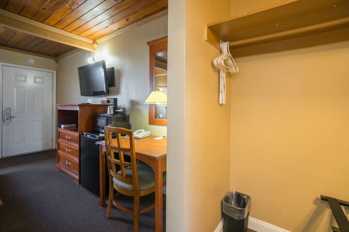 Room 16 of 33