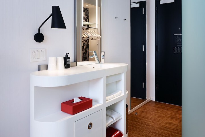 Room 46 of 62