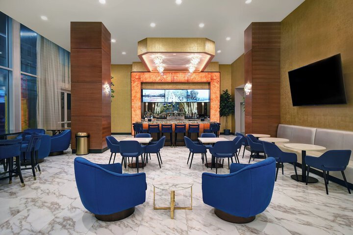 Lounge 71 of 89