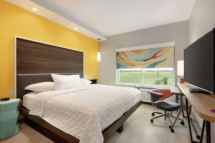 Room 17 of 34