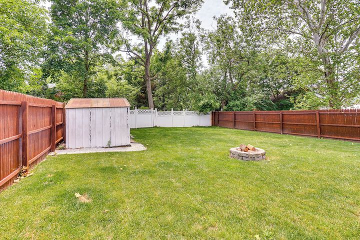 Fenced Backyard Grill & Deck: Bernville Home!