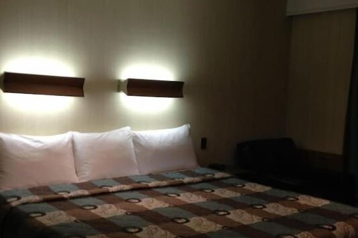Room 15 of 16