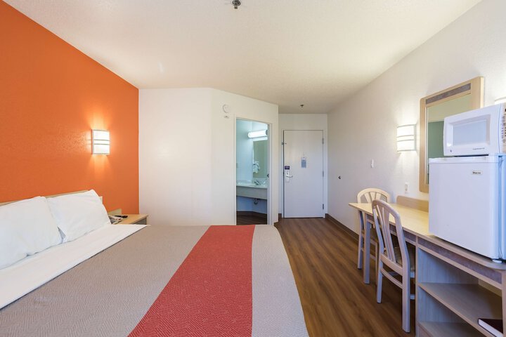 Room 29 of 34