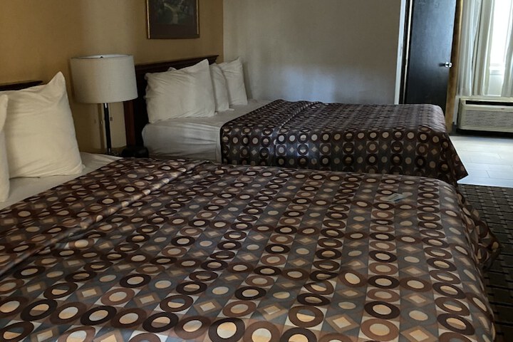 Room 27 of 46