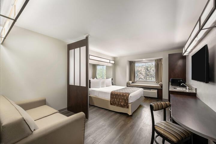 Microtel Inn & Suites by Wyndham Pearl River / Slidell