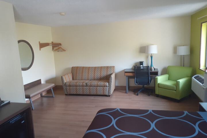 Room 13 of 18