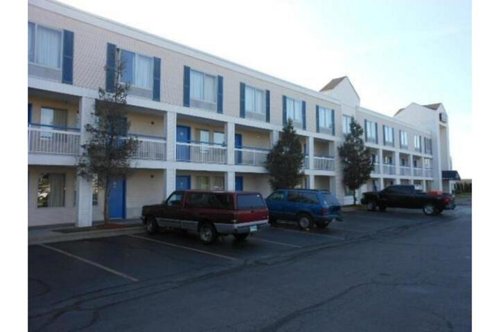 Townhouse Lansing Near Calumet City I-94 / I-80