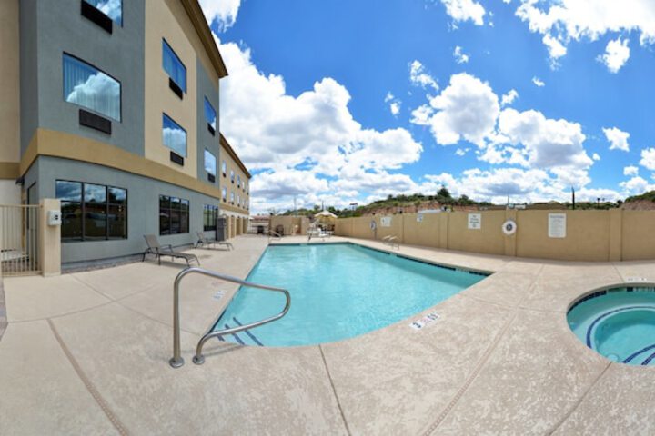 Holiday Inn Express & Suites Globe by IHG