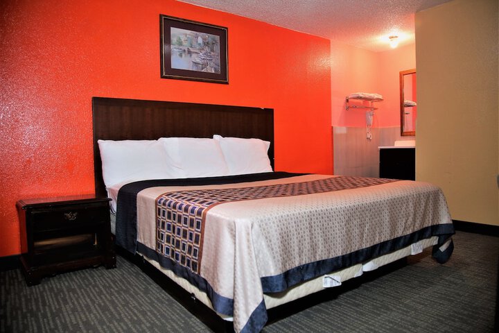 Room 11 of 32