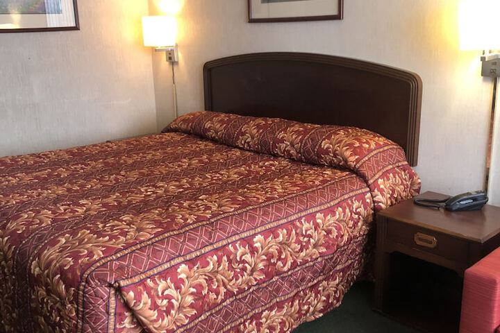 Room 5 of 20