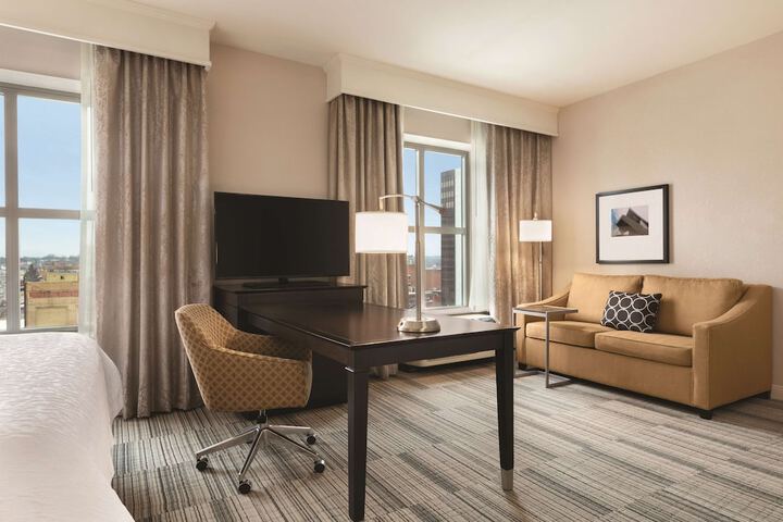 Room 10 of 48