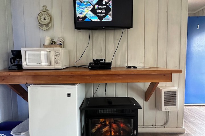 Tillicum Beach Motel (Deanes Oceanfront Lodge)
